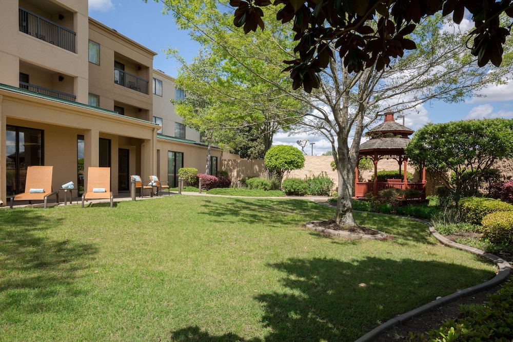 courtyard by marriott monroe airport