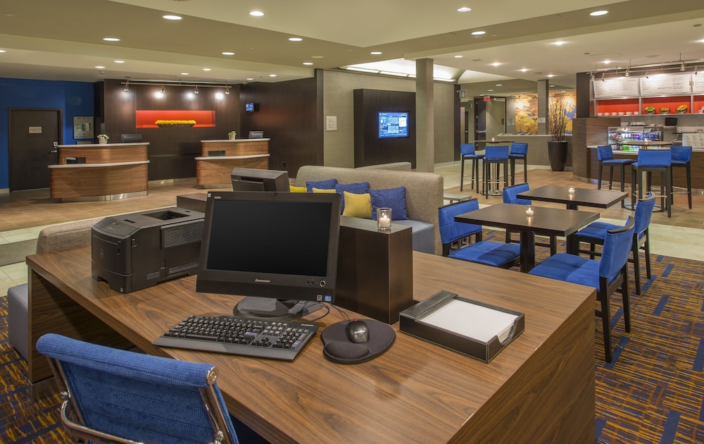 courtyard by marriott grand rapids airport