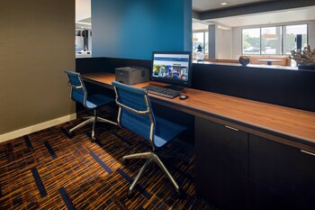 courtyard by marriott grand rapids airport