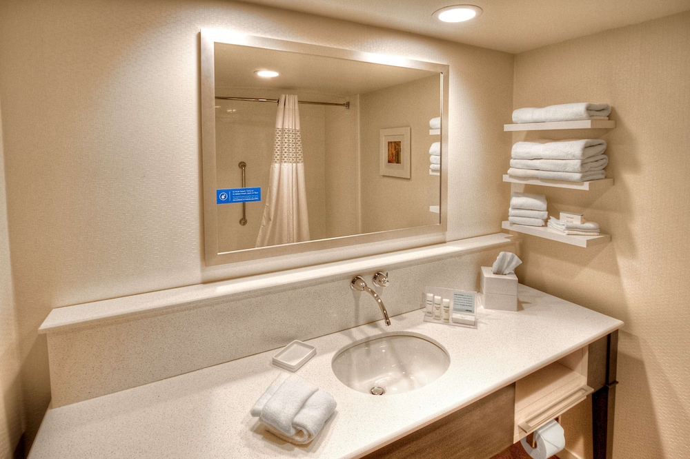 hampton inn and suites asheville airport