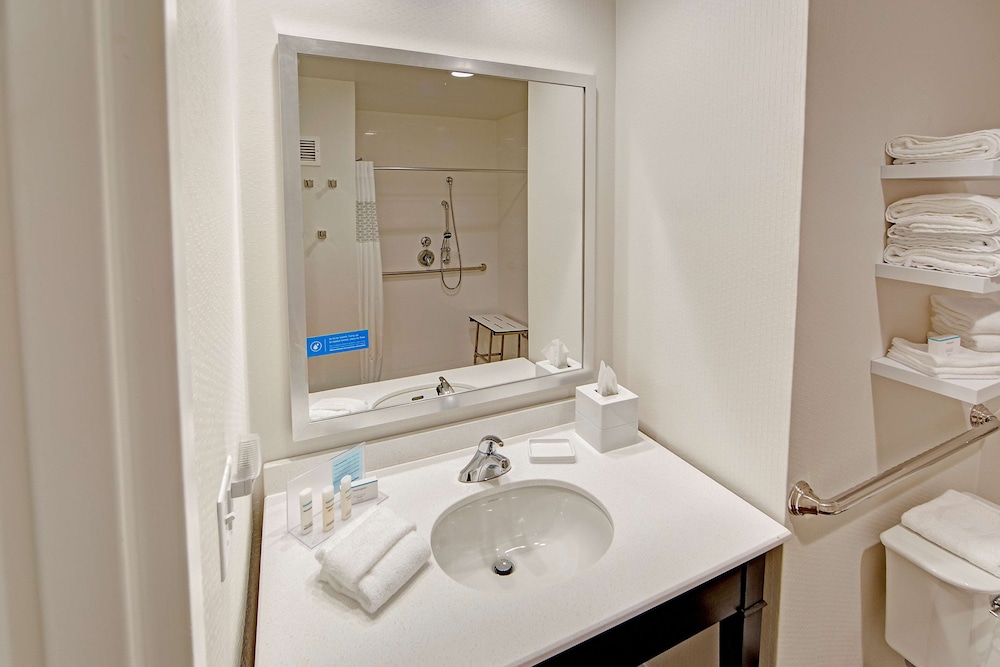 hampton inn and suites asheville airport