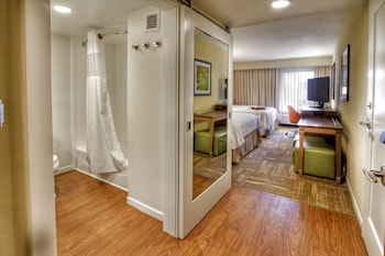 hampton inn and suites asheville airport