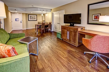 hampton inn and suites asheville airport