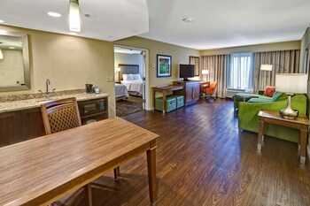 hampton inn and suites asheville airport