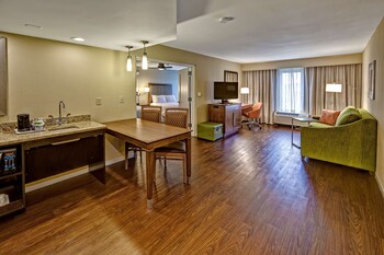 hampton inn and suites asheville airport