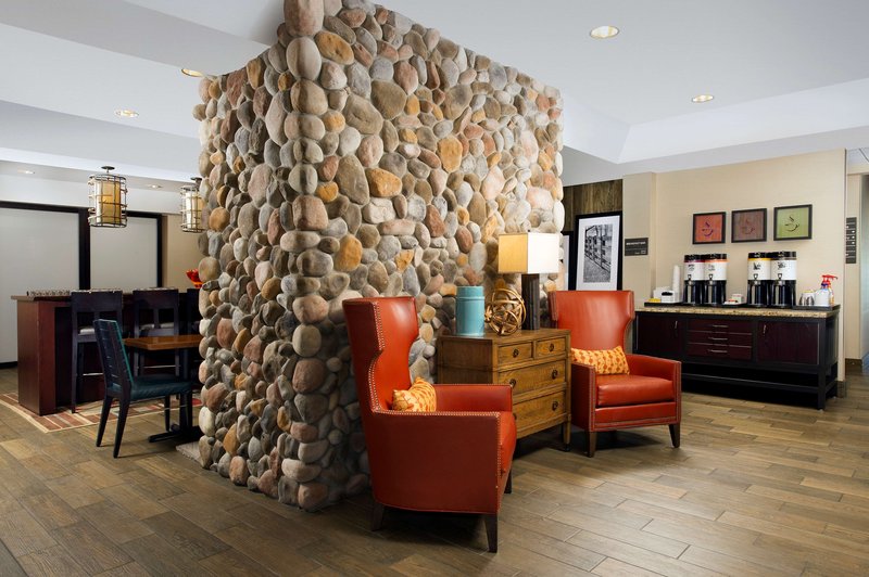 hampton inn kansas city the legends