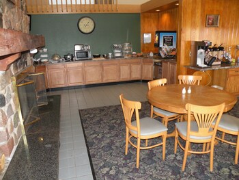 Boarders Inn & Suites By Cobblestone Hotels - Ripon,Oshkosh>>Fond Du Lac,3 star