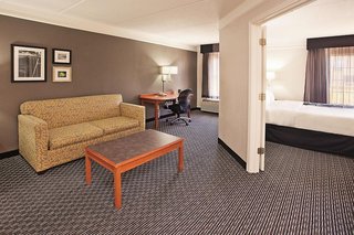 La Quinta Inn & Suites By Wyndham Macon,Bibb County>>Atlanta,3 star