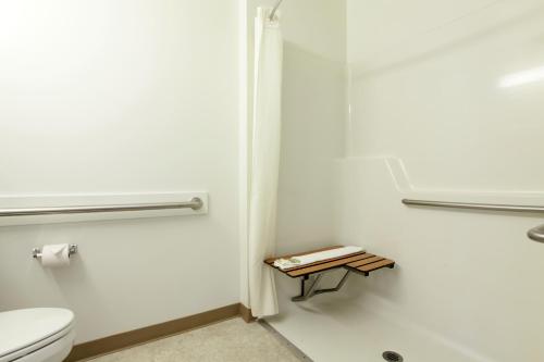 super 8 by wyndham central pt medford