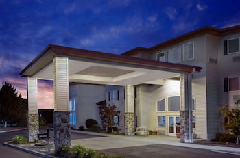 super 8 by wyndham central pt medford