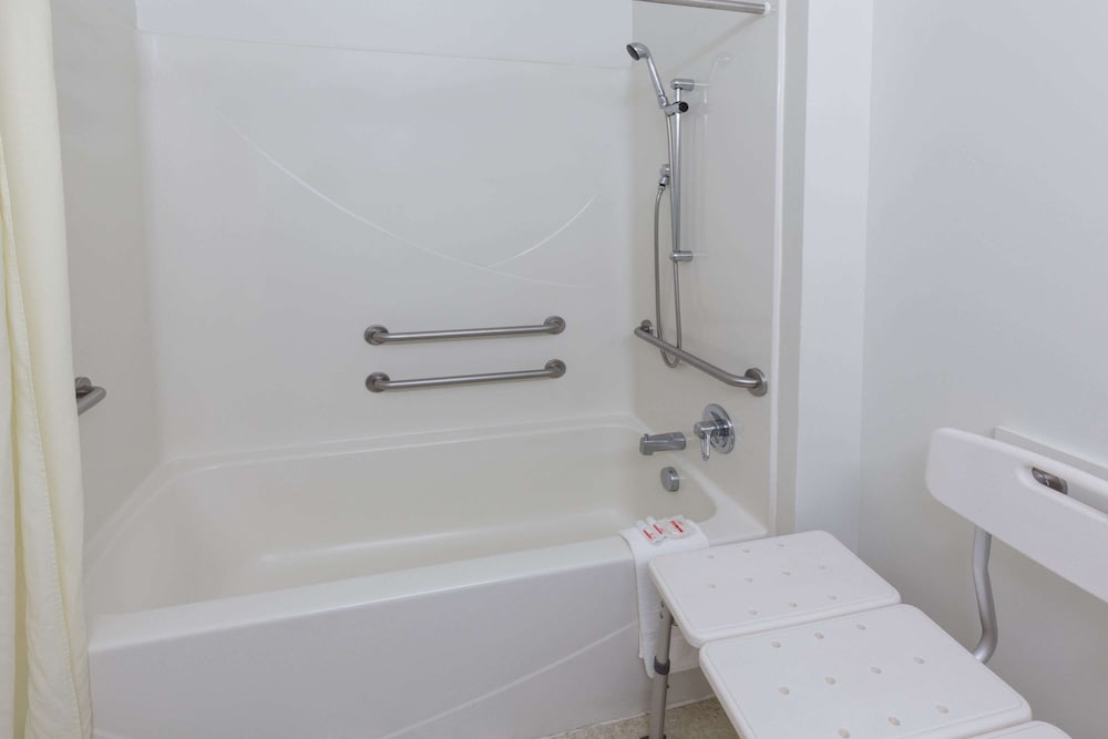 super 8 by wyndham central pt medford