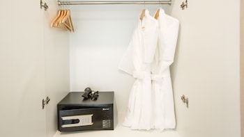 b2 krabi premier hotel