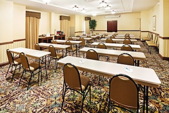 staybridge suites oak ridge by ihg