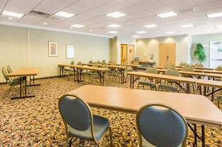 The Hub Middletown Red Bank, Bw Signature Collection,Hazlet>>Fairview,3 star