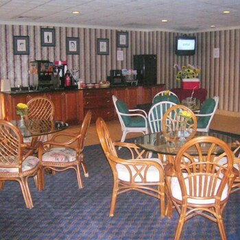 Econo Lodge,High Point,2 star