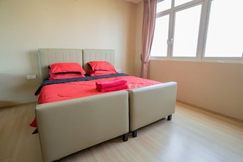 118 Robbin's Nest,,0 star