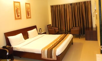 Hotel Reeva Suites