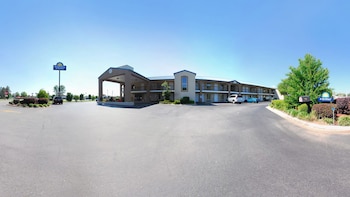 days inn and suites by wyndham pine bluff