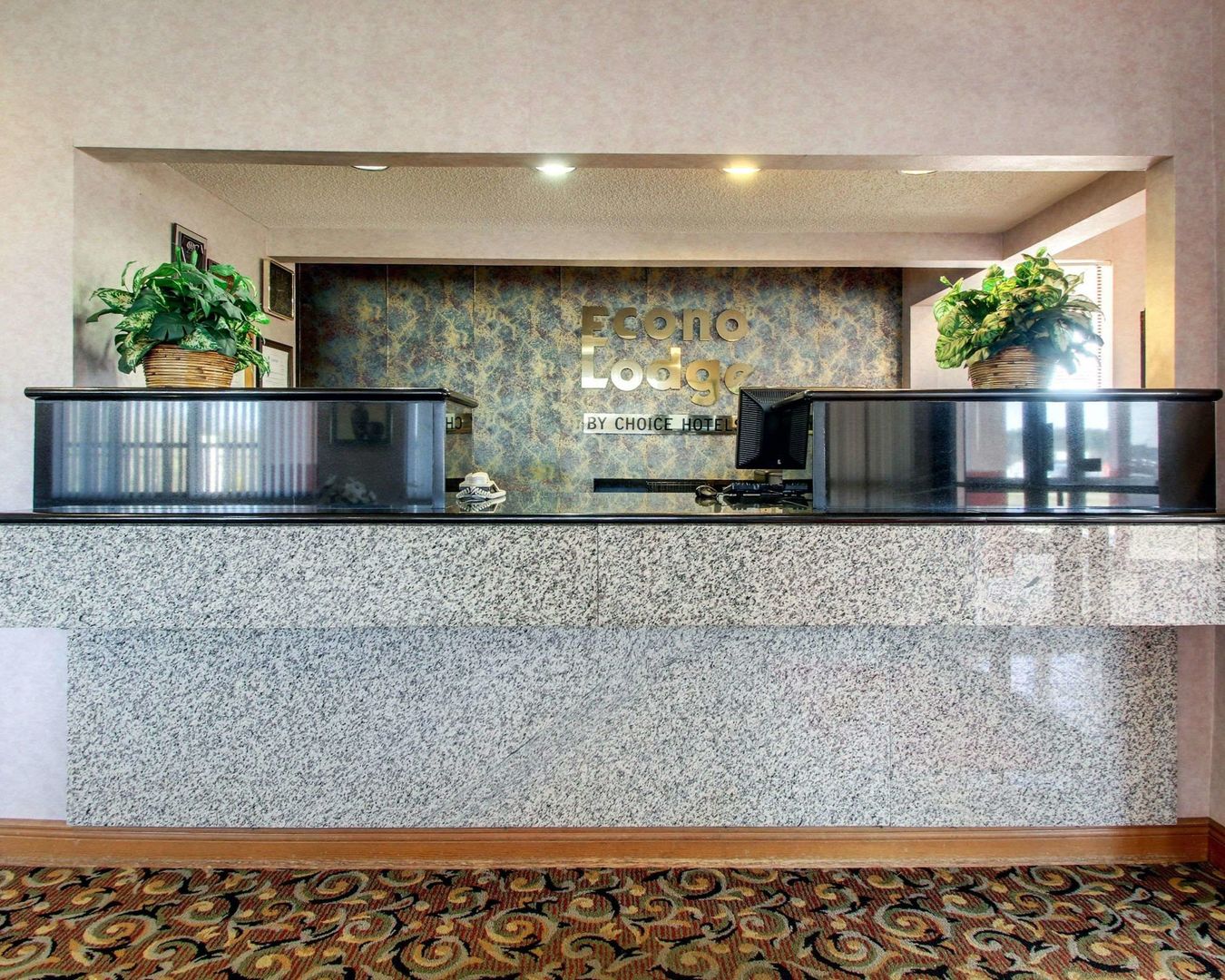 econo lodge inn and suites