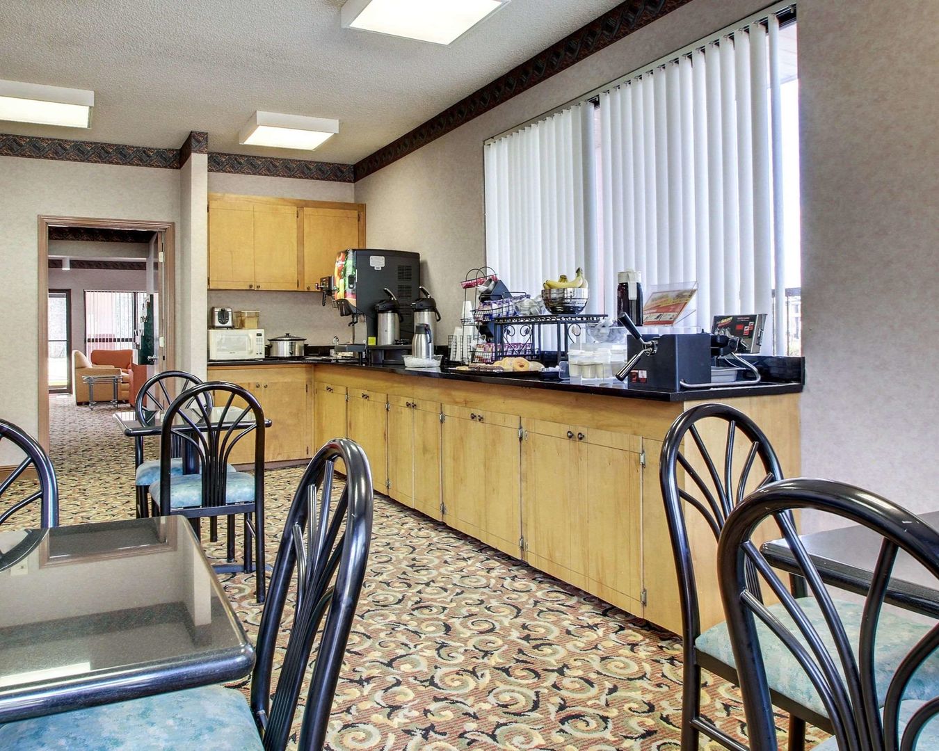 econo lodge inn and suites