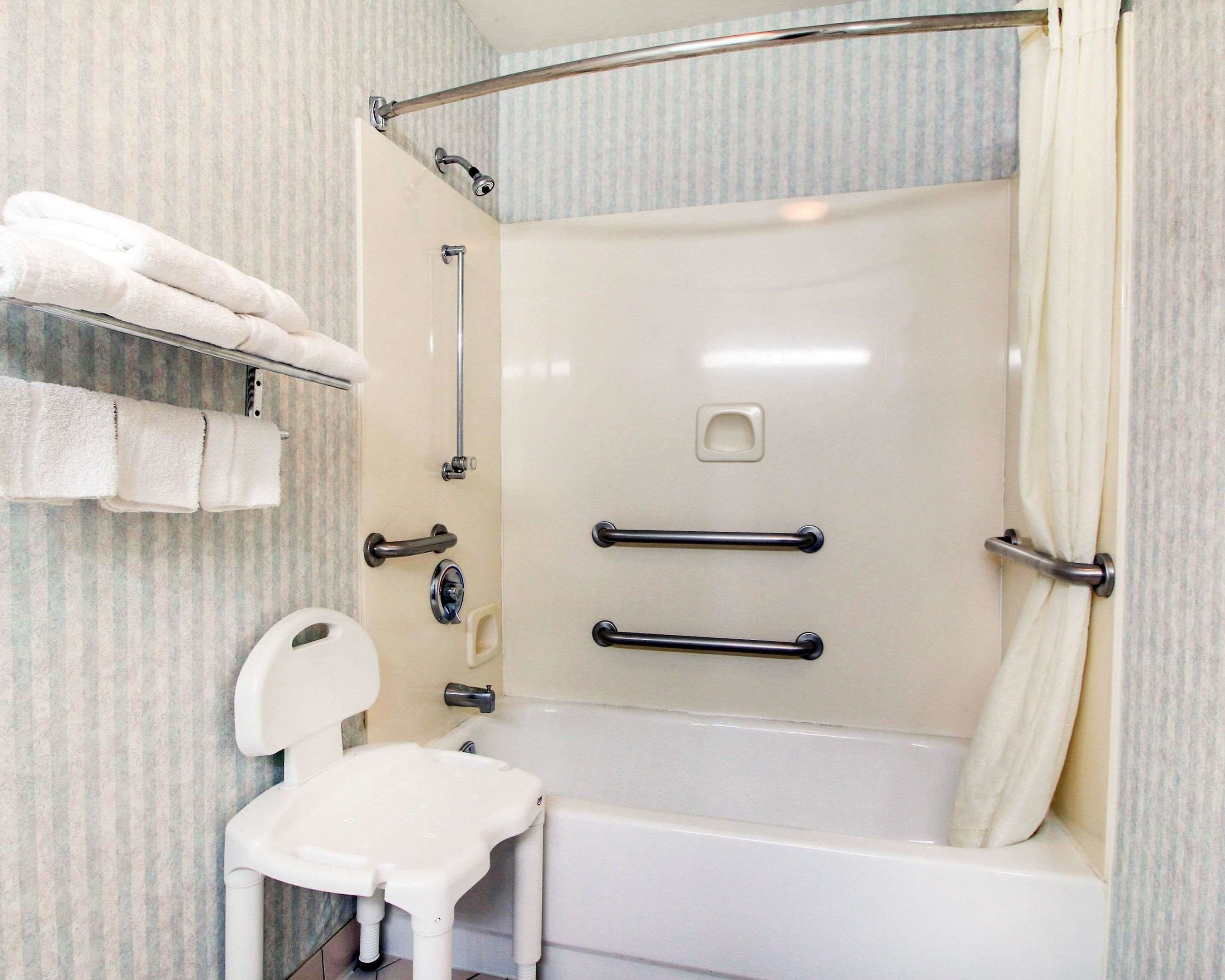 econo lodge inn and suites