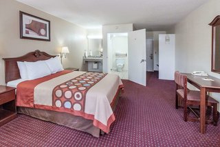 super 8 by wyndham clinton