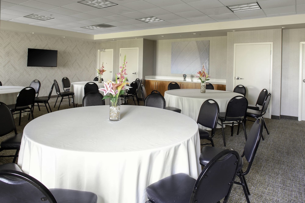 springhill suites cincinnati north forest park