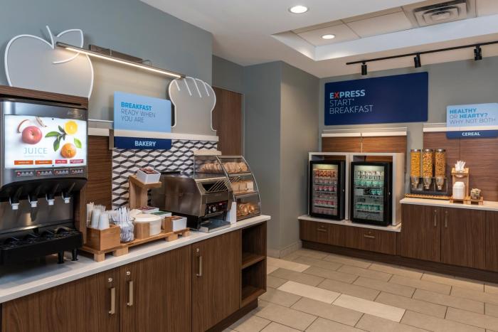 holiday inn express toronto downtown by ihg