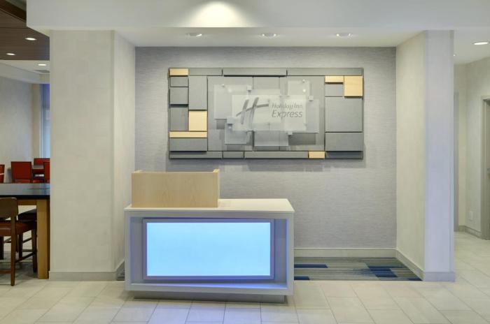 holiday inn express toronto downtown by ihg