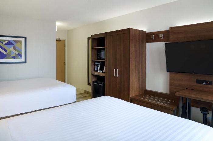 holiday inn express toronto downtown by ihg