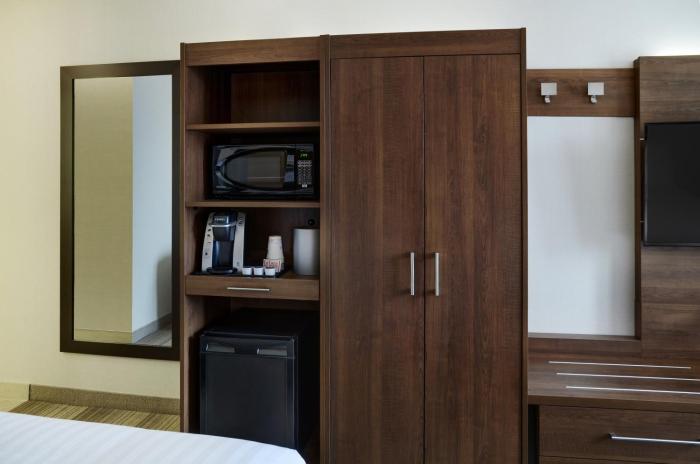 holiday inn express toronto downtown by ihg