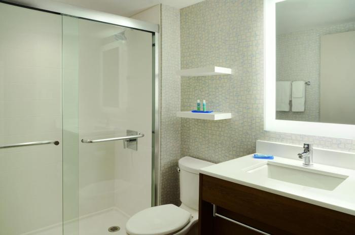 holiday inn express toronto downtown by ihg