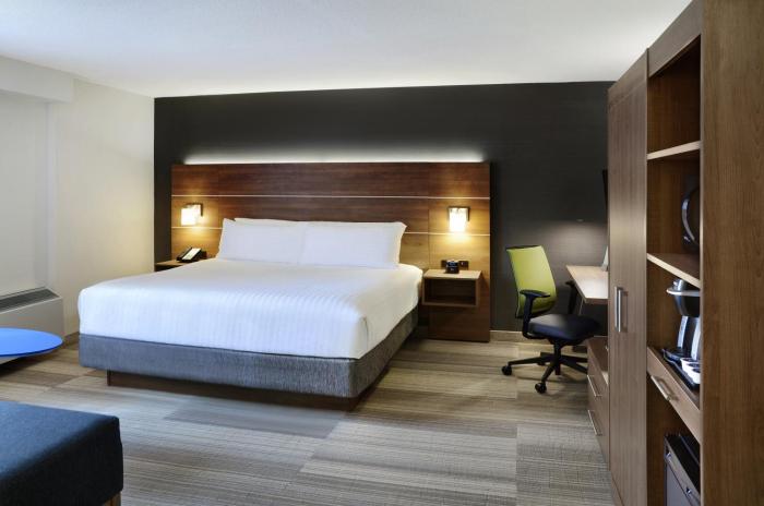 holiday inn express toronto downtown by ihg