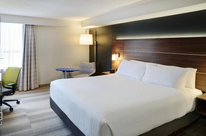 holiday inn express toronto downtown by ihg