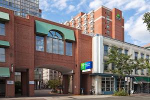 holiday inn express toronto downtown by ihg