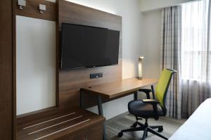 holiday inn express toronto downtown by ihg