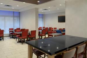 holiday inn express toronto downtown by ihg