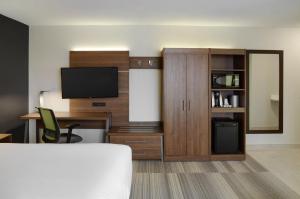 holiday inn express toronto downtown by ihg