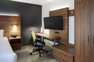 holiday inn express toronto downtown by ihg