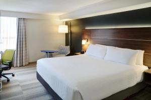 holiday inn express toronto downtown by ihg