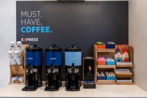 holiday inn express toronto downtown by ihg