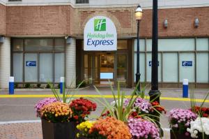 Holiday Inn Express Toronto - Downtown By Ihg,Ontario>>Downtown Toronto,3 star