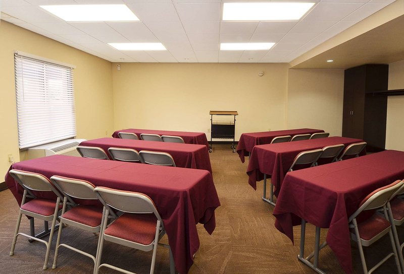 red roof inn plus san antonio downtown riverwalk