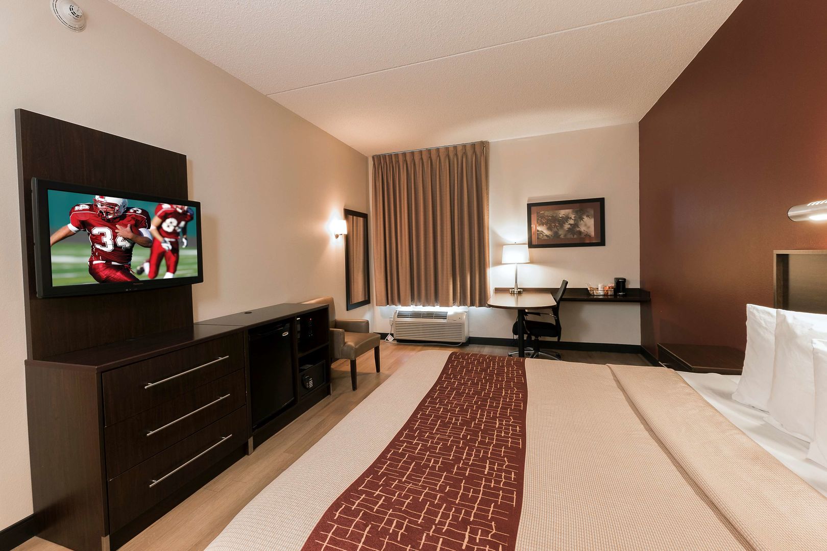 red roof inn plus san antonio downtown riverwalk