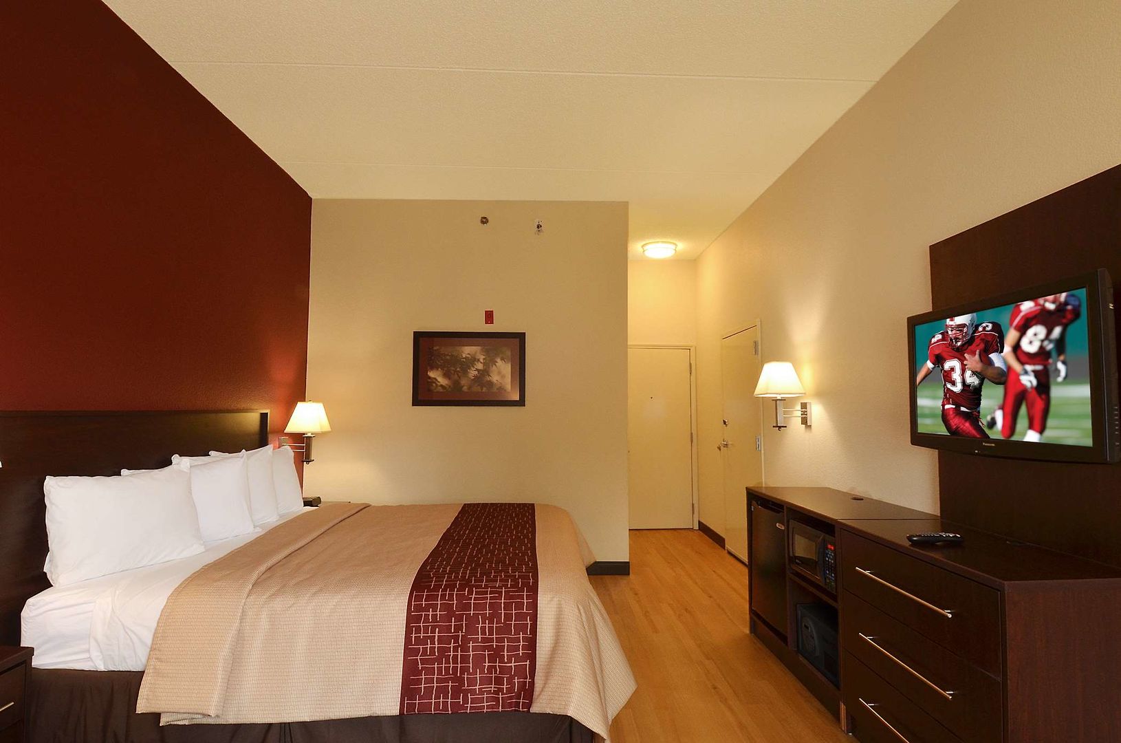 red roof inn plus san antonio downtown riverwalk