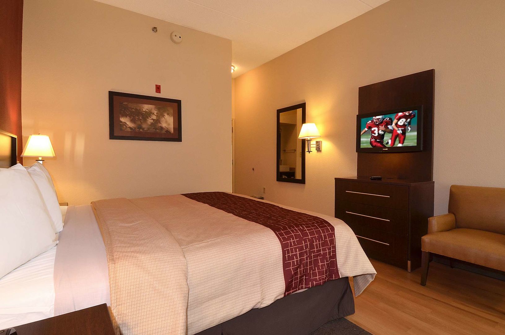 red roof inn plus san antonio downtown riverwalk