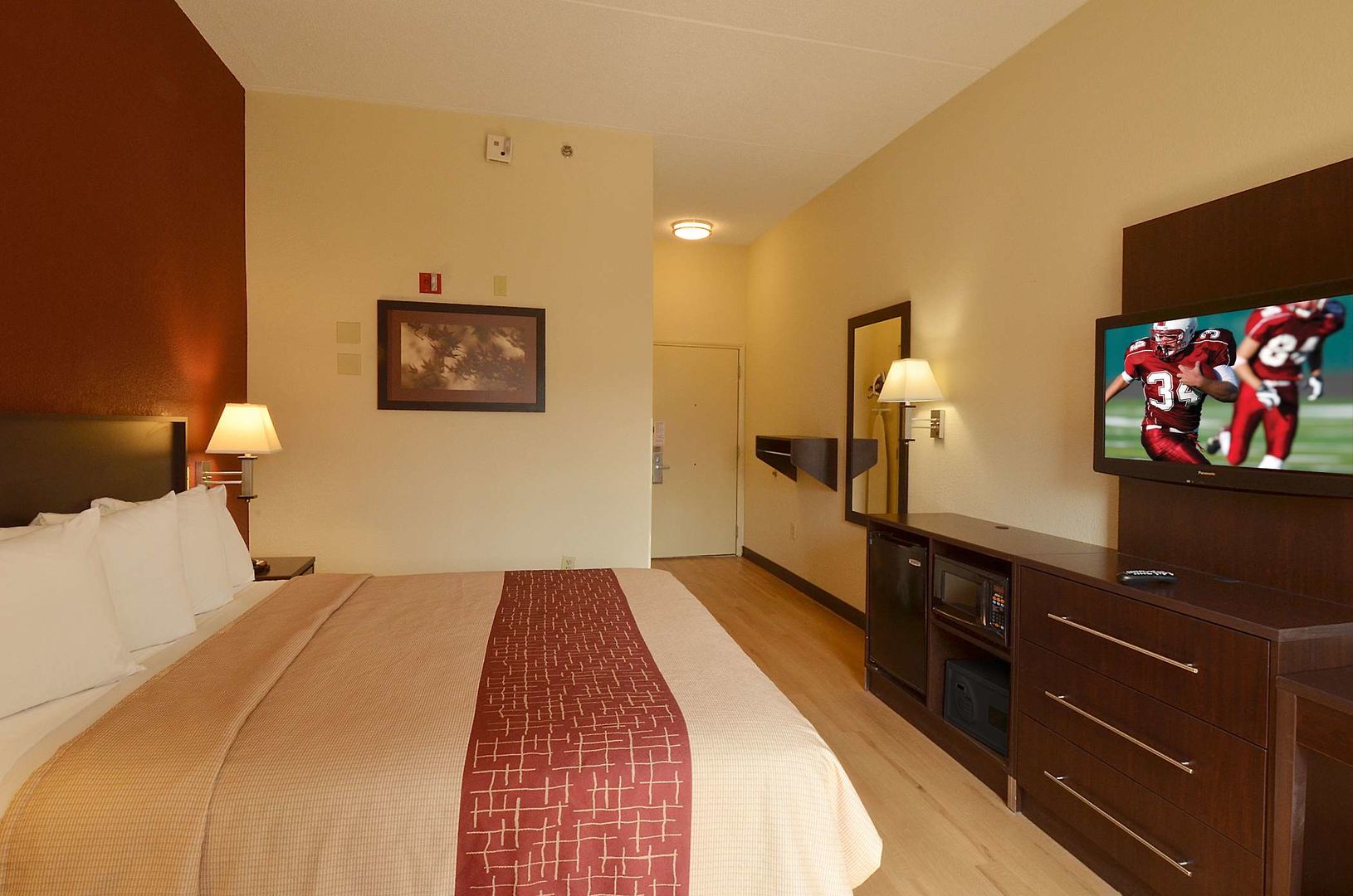 red roof inn plus san antonio downtown riverwalk