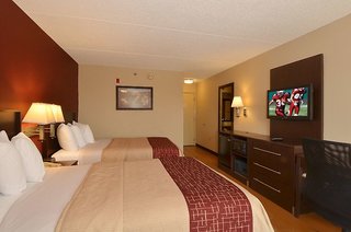 red roof inn plus san antonio downtown riverwalk