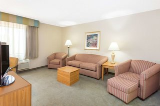 baymont by wyndham davenport