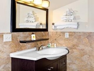 Ramada By Wyndham Minneapolis Golden Valley,Hennepin County>>Golden Valley,4 star